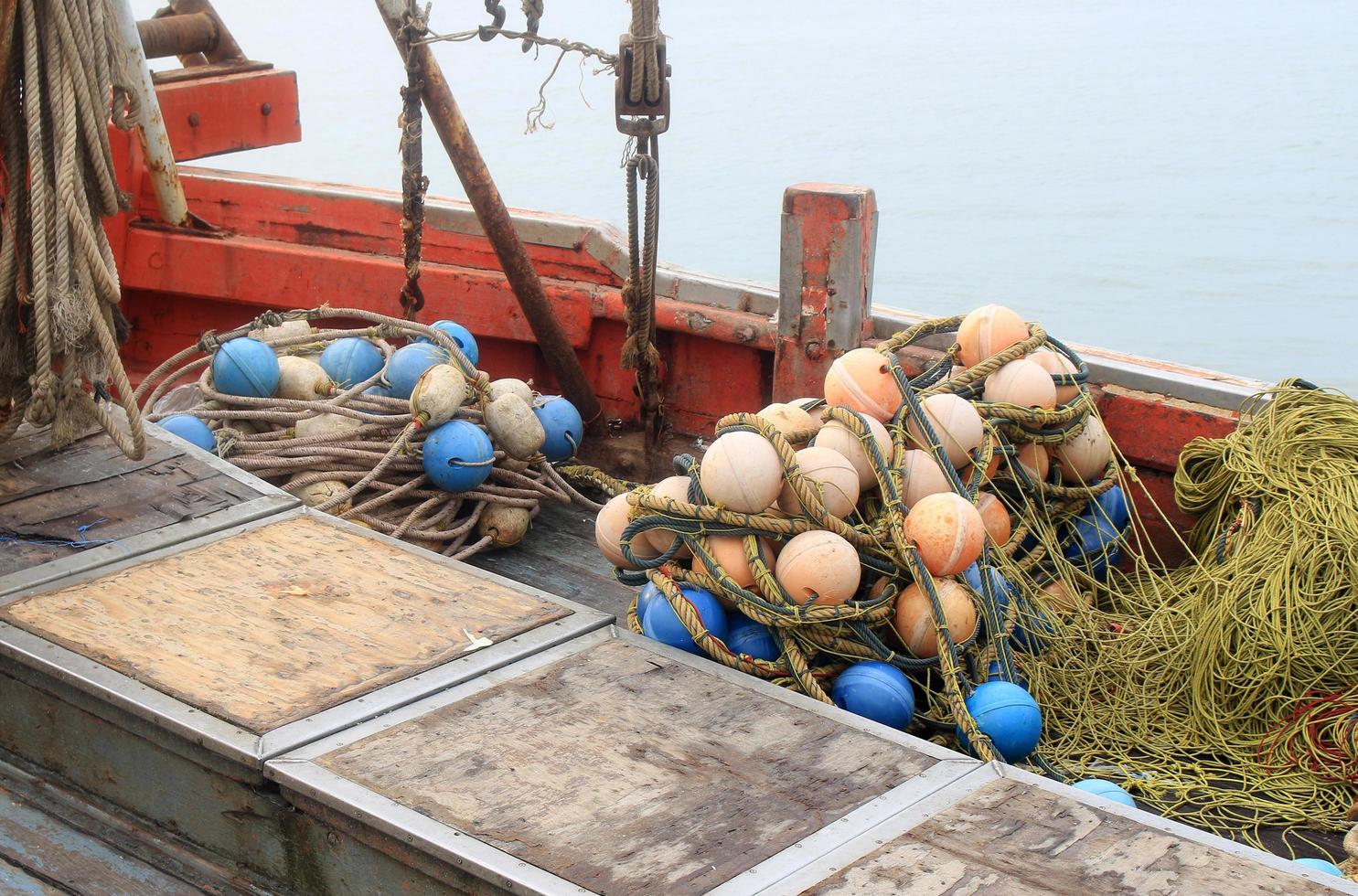 reti da pesca e galleggianti foto