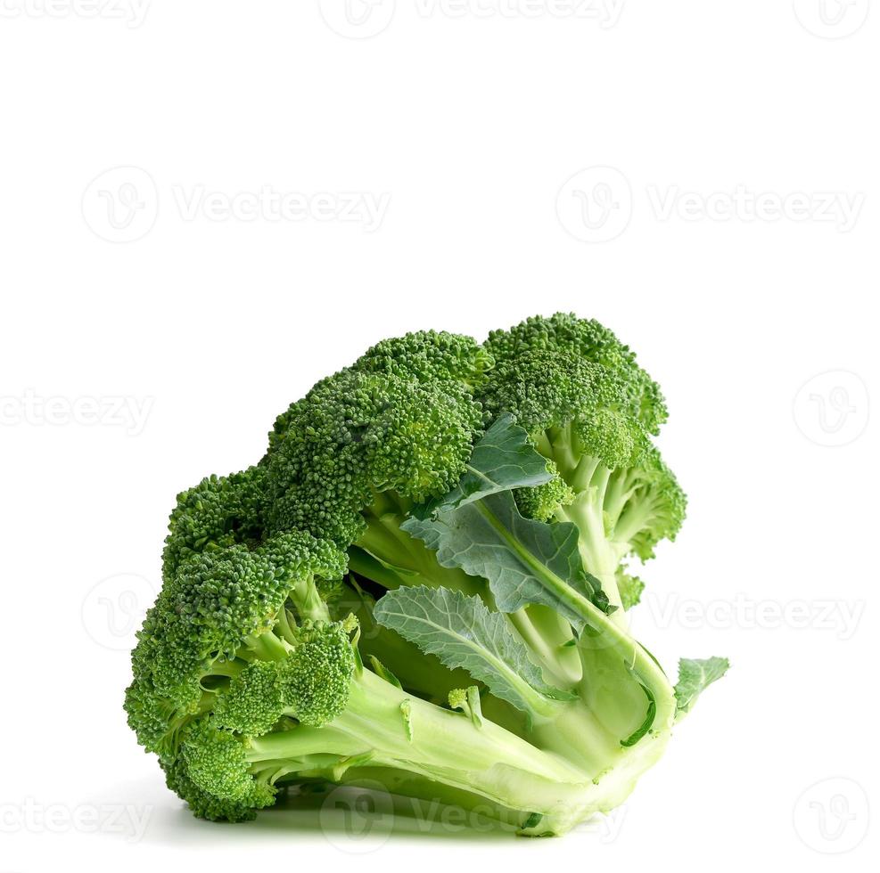 fresco verde broccoli cavolo su bianca sfondo foto