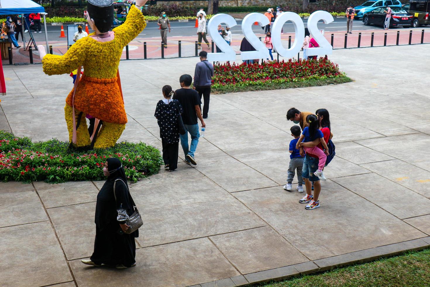 Giacarta, Indonesia nel agosto 2022. visitatori chi siamo Gli amanti di flora e fauna visitare il flona 2022 esposizione a il banteng campo nel centrale Giacarta. foto