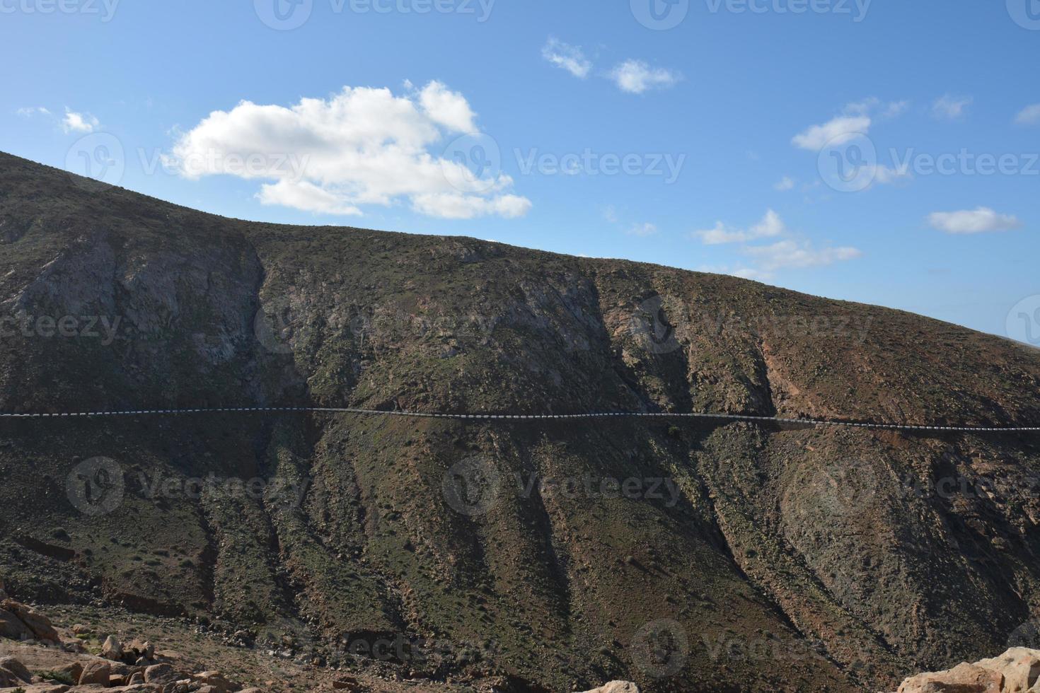 Visualizza di il montagna paesaggio. fuerteventura. canarino isole. Spagna foto