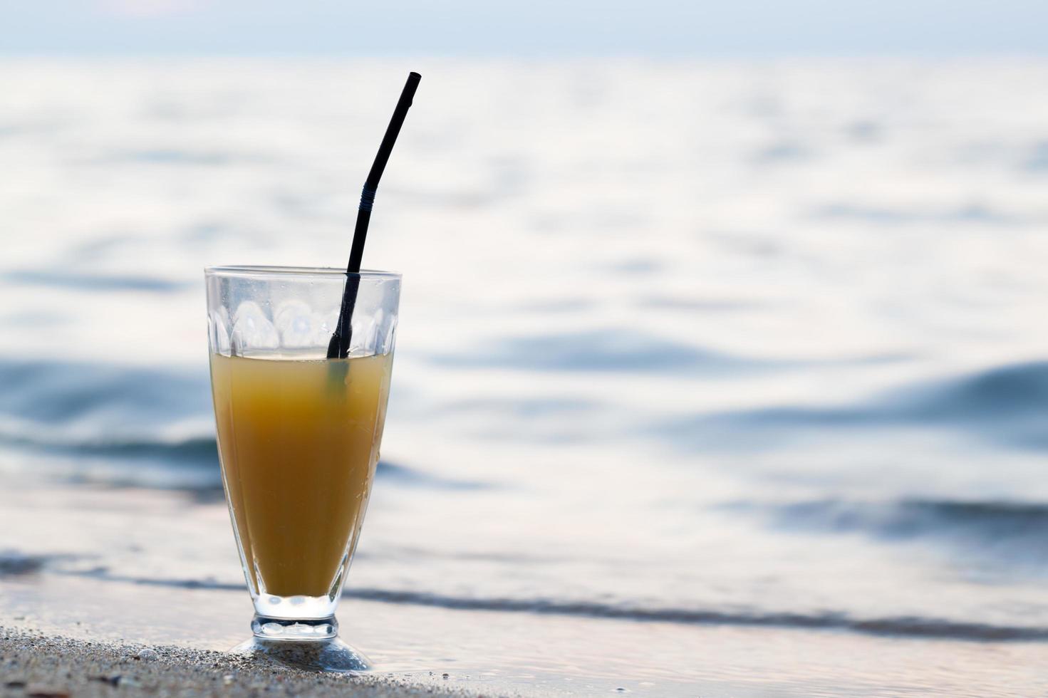 cocktail su una spiaggia foto