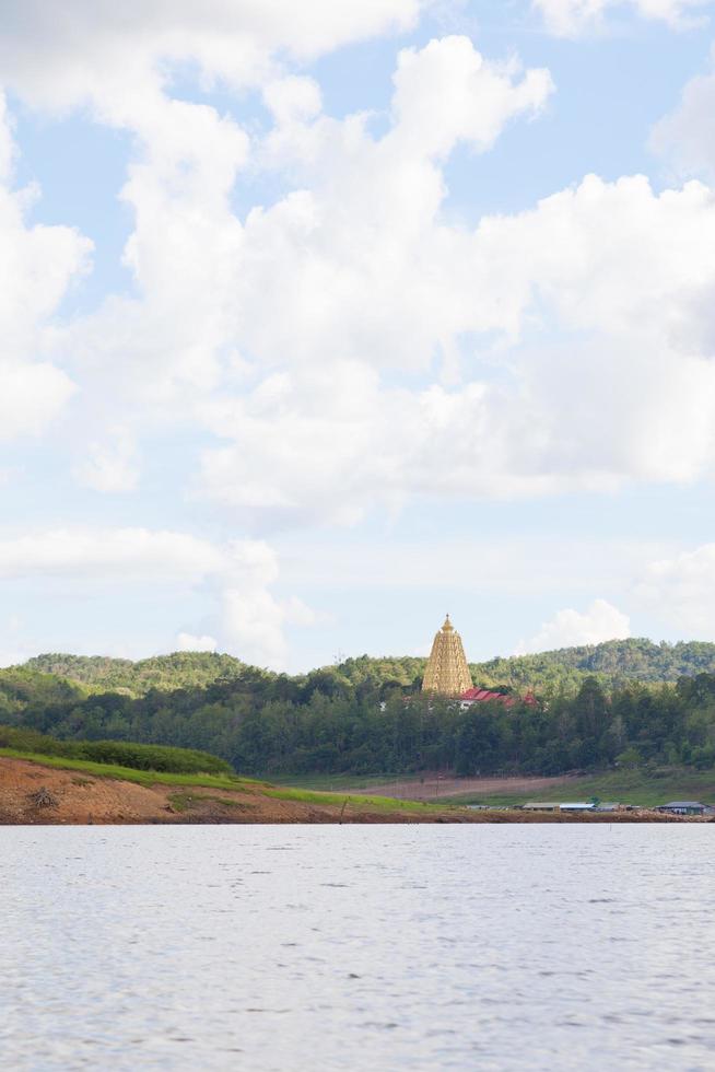 tempio sagklaburi in thailandia foto