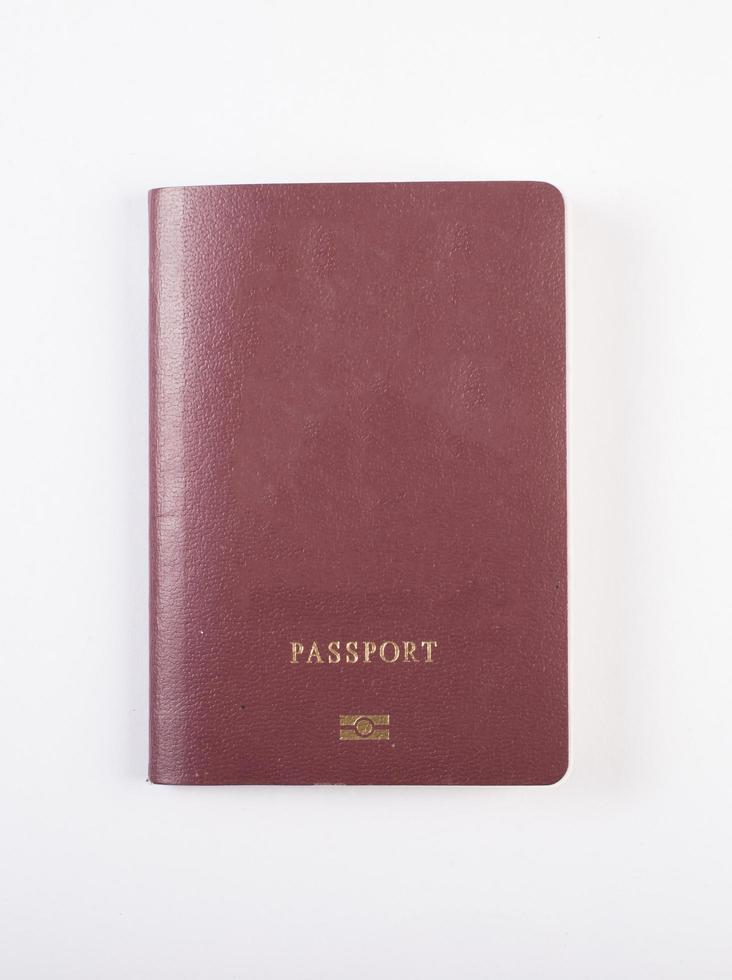 passaporto isolato su sfondo bianco foto