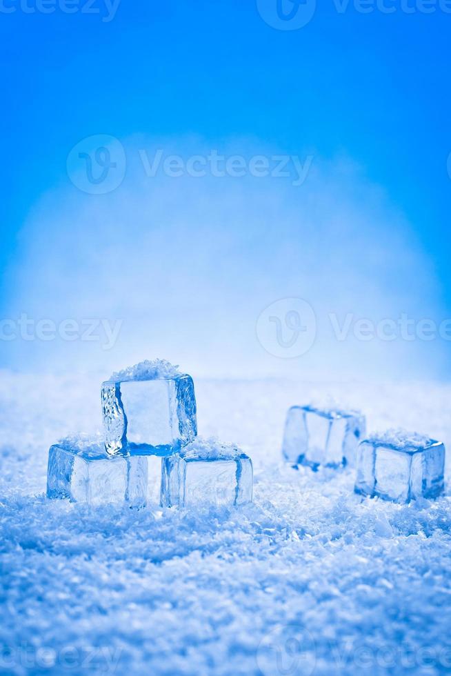 bagnato ghiaccio cubi e neve foto