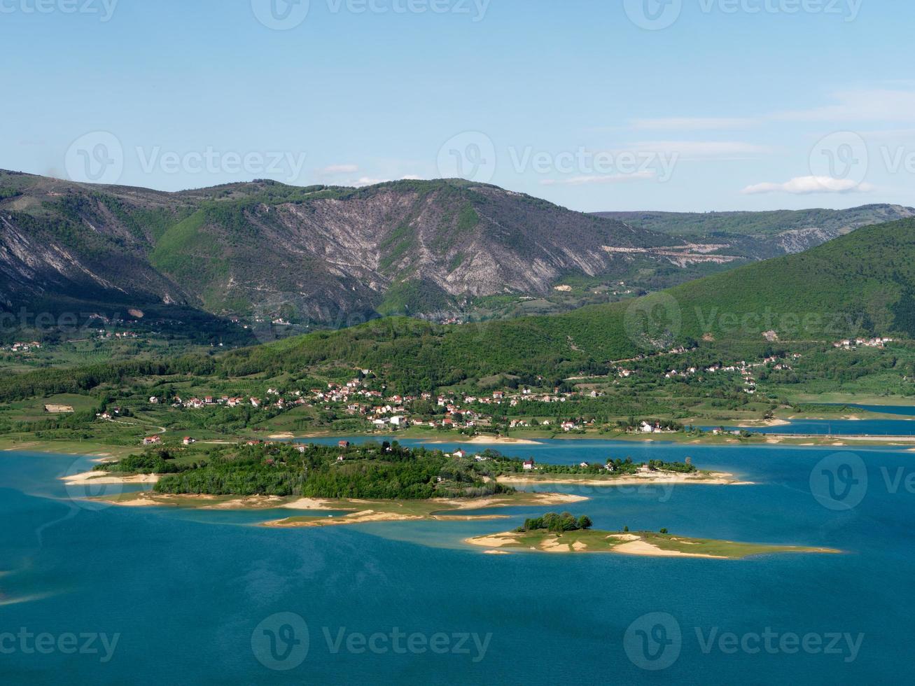 Visualizza al di sopra di il lago ramsko nel bosnia e erzegovina. viaggio destinazione. rurale turismo. foto