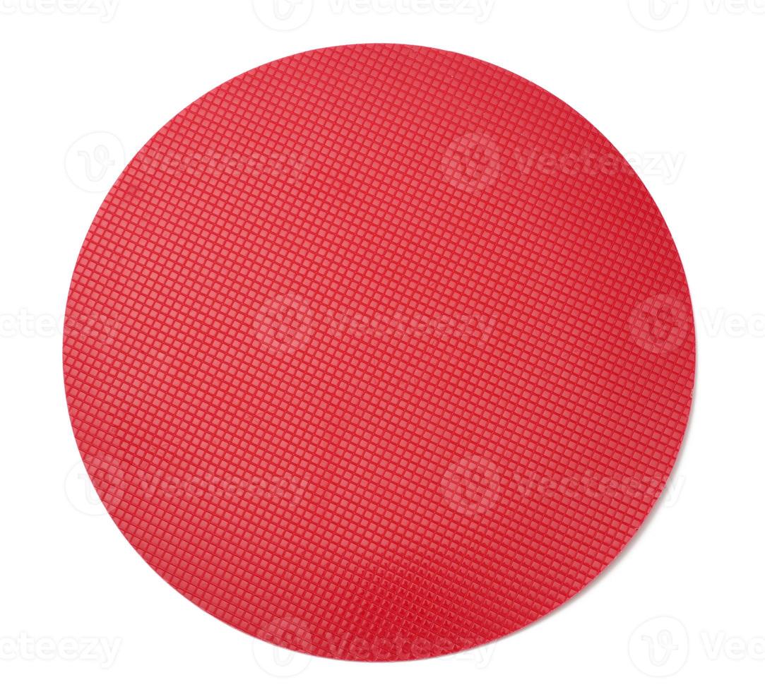 vuoto rosso plastica strutturato torta piatto su bianca isolato sfondo foto