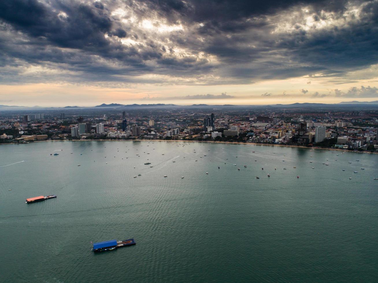 veduta aerea della spiaggia di pattaya, thailandia foto