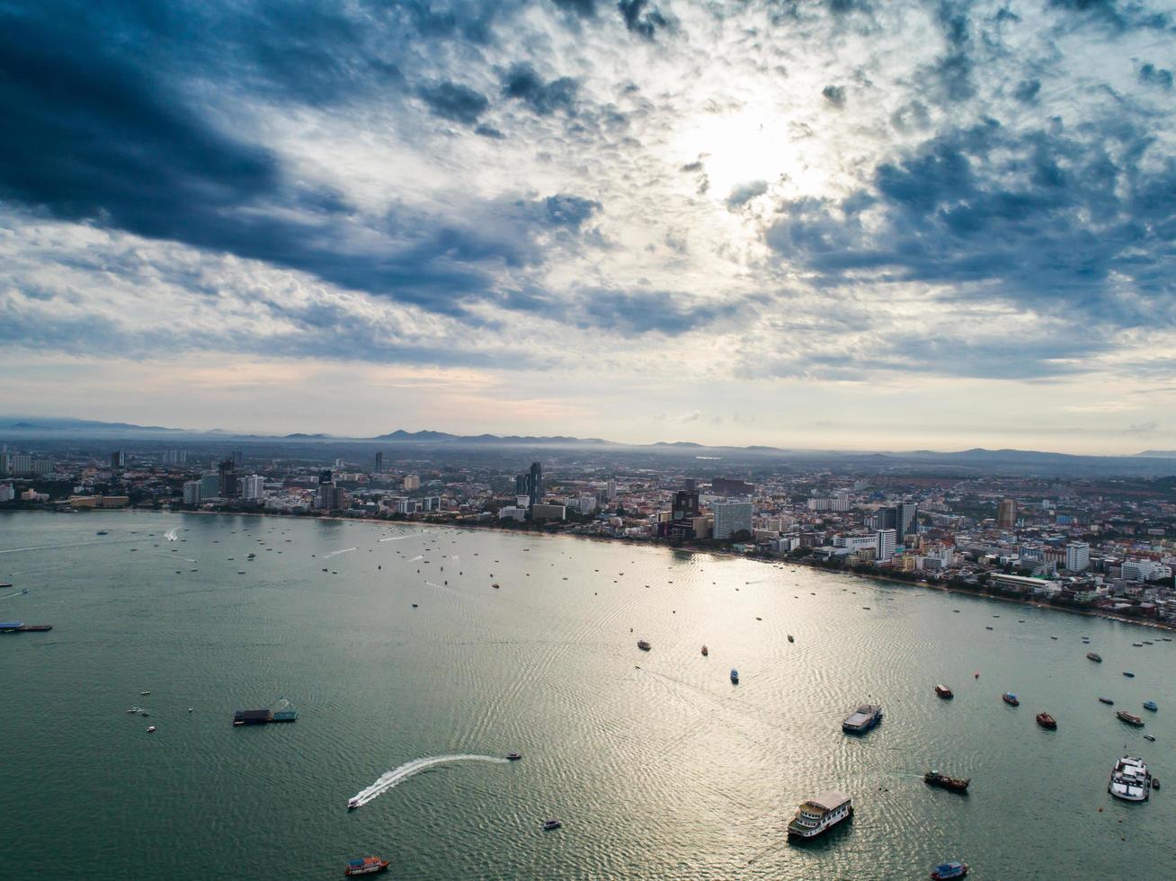 veduta aerea della spiaggia di pattaya, thailandia foto