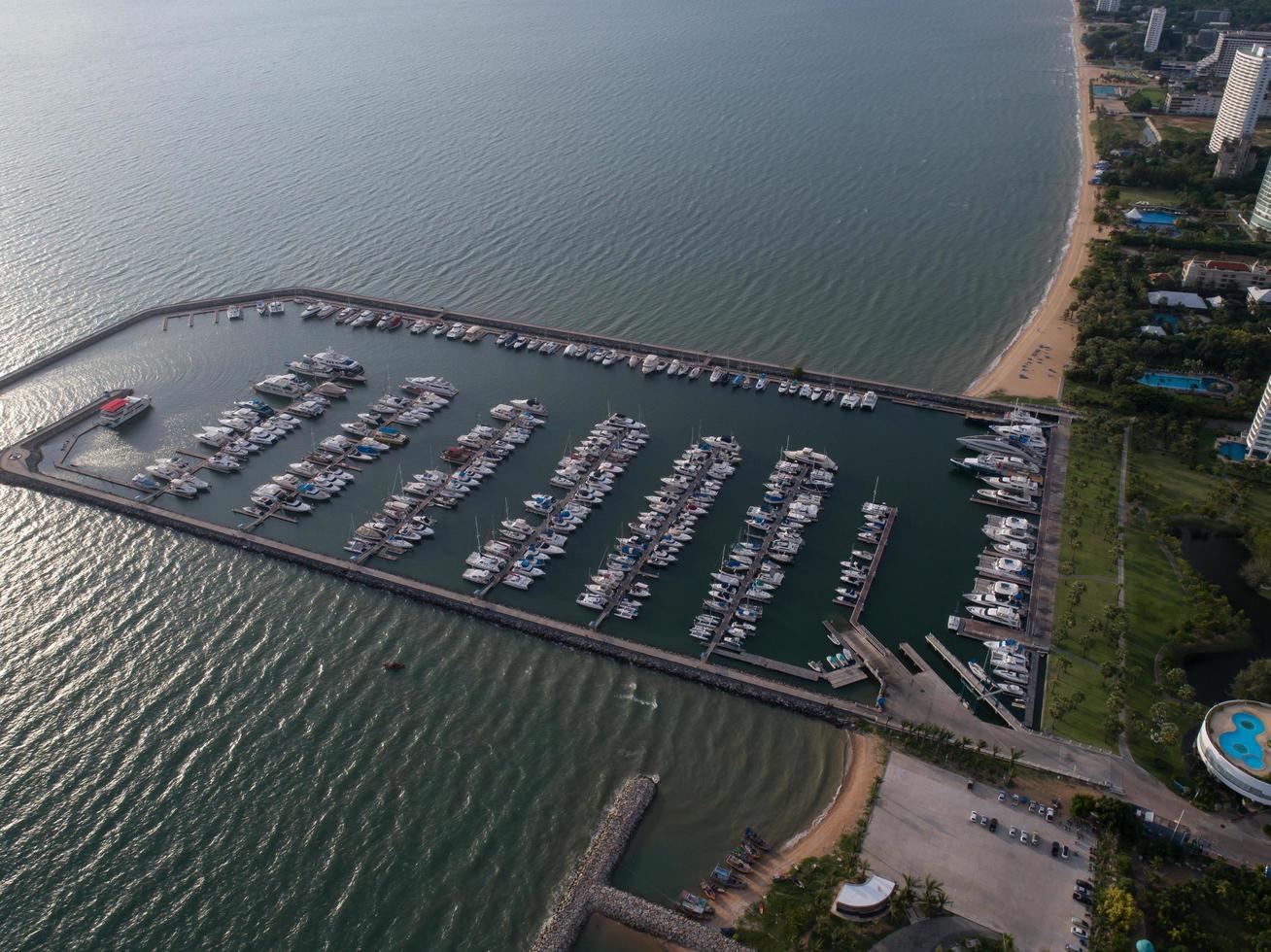 veduta aerea della spiaggia di pattaya, thailandia foto