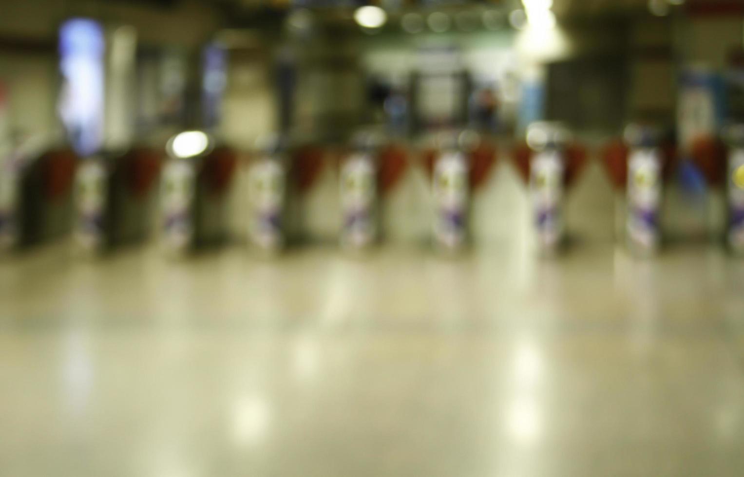 ingresso sfocato della metropolitana foto