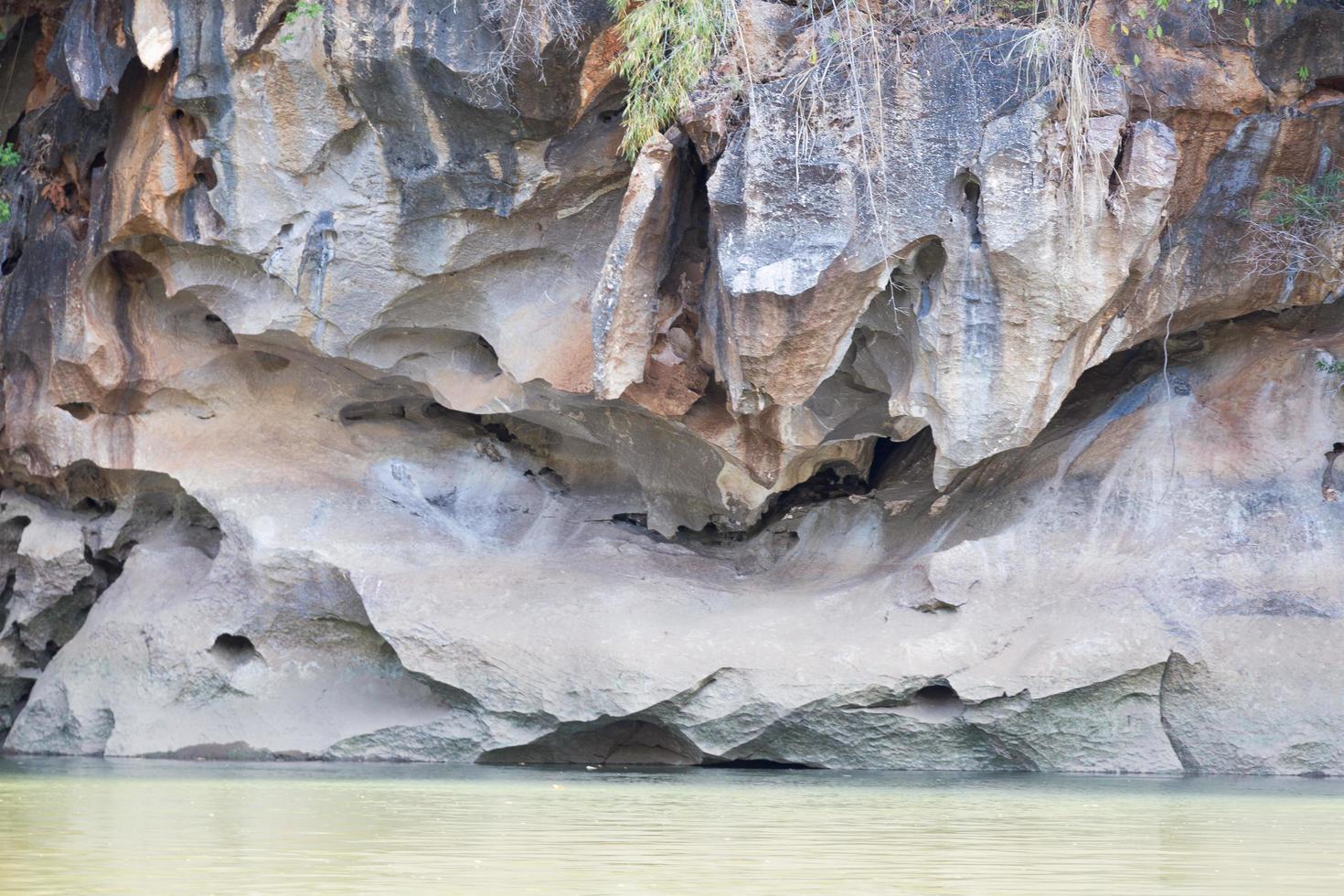 scogliere e fiume foto