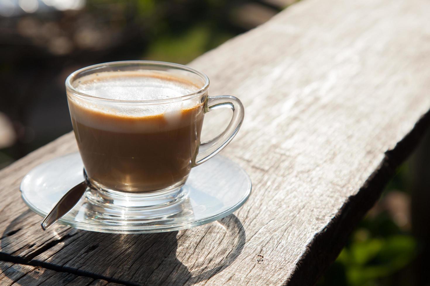 caffè sulla terrazza in legno foto