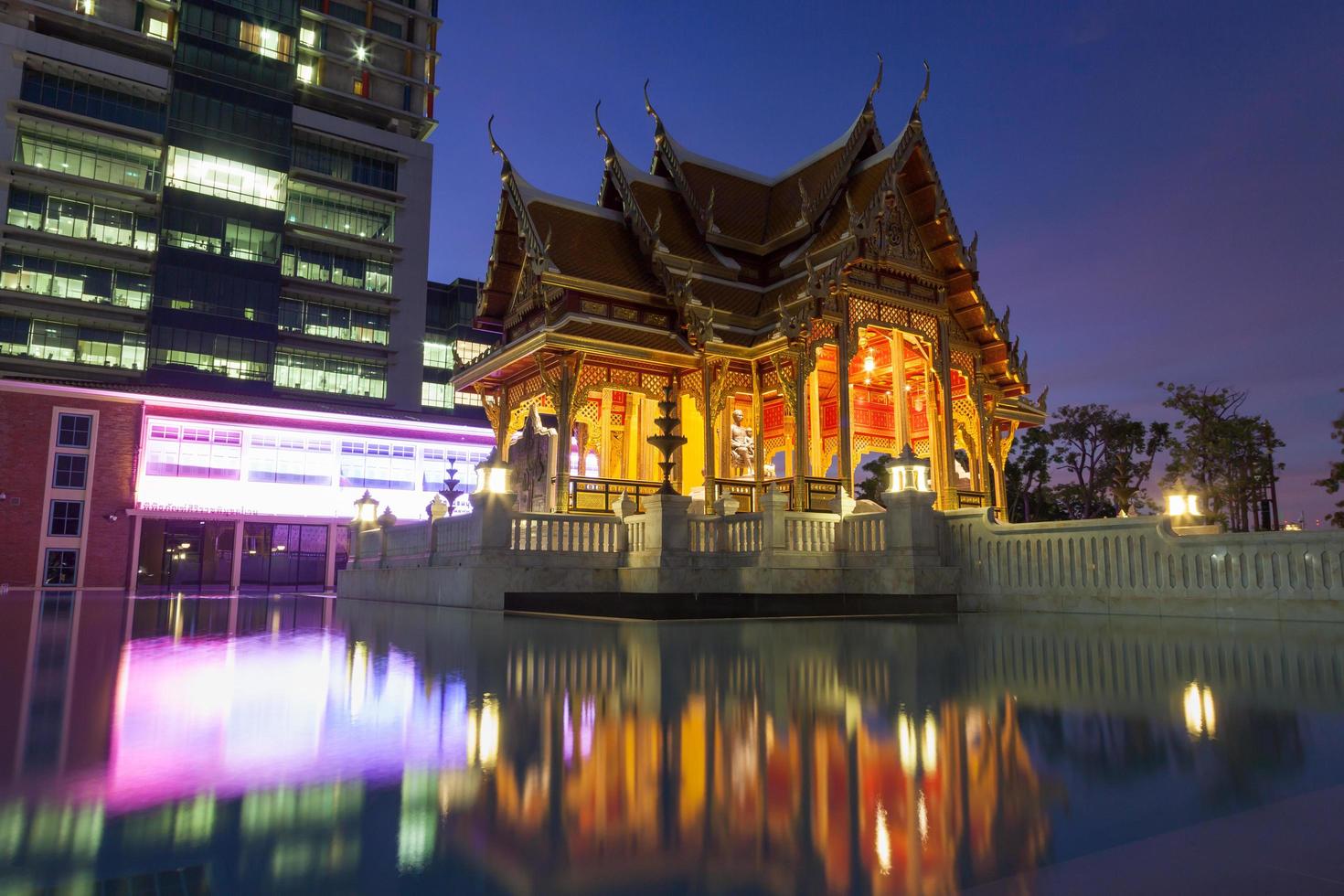 memorial presso l'ospedale siriraj di bangkok foto