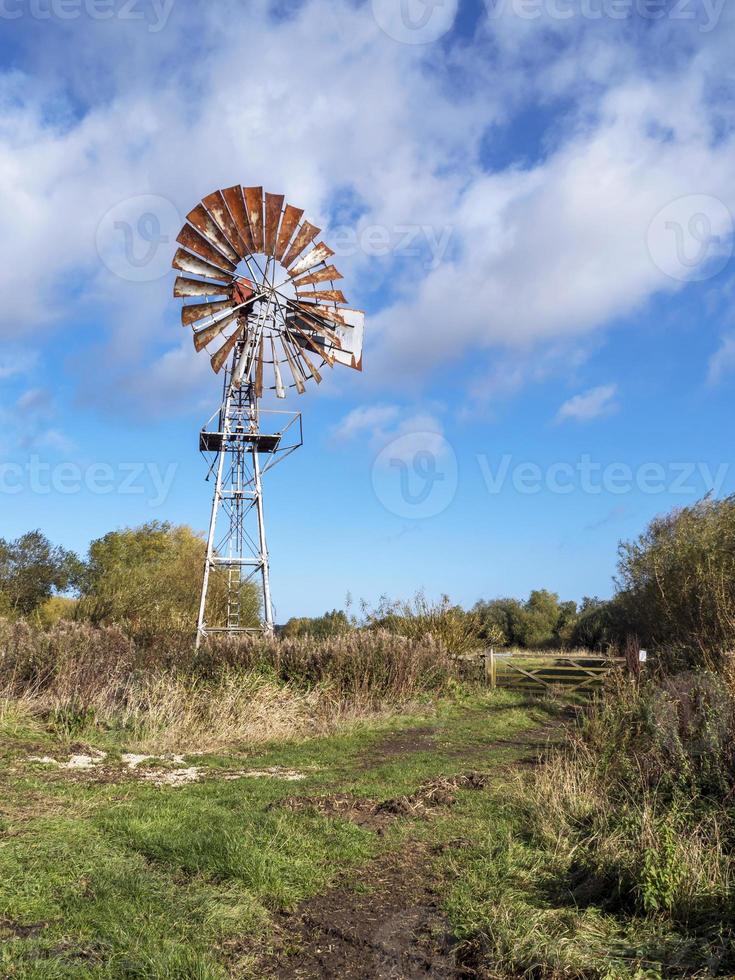 vecchio vento pompa a wheldrake ing, nord yorkshire, Inghilterra foto