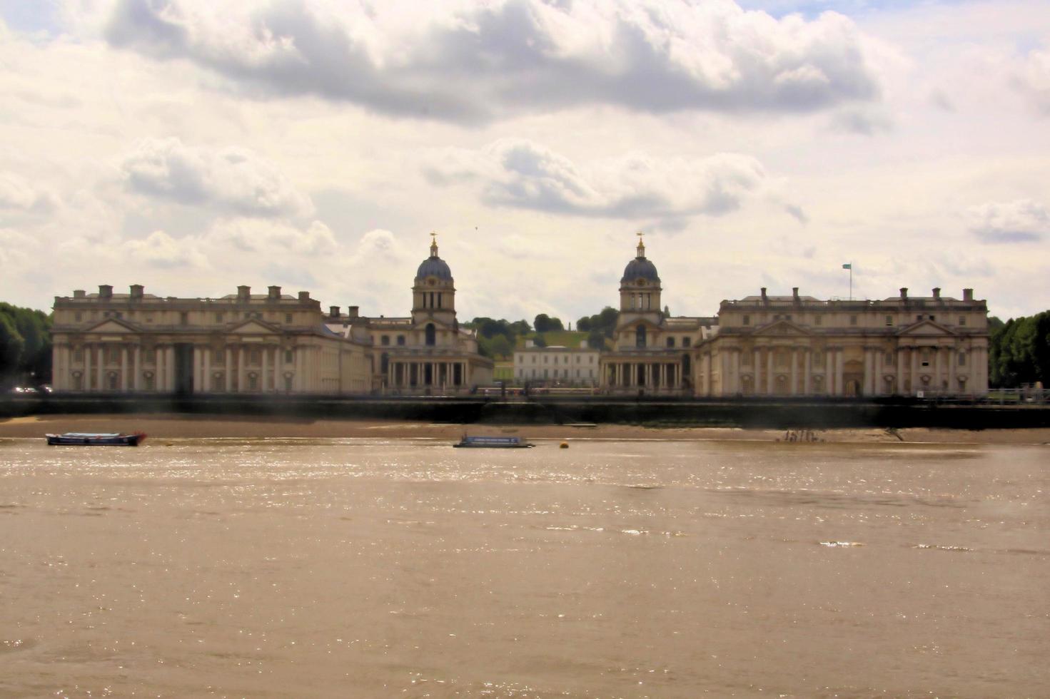 Londra nel il UK nel 2019. un' Visualizza di Greenwich attraverso il fiume Tamigi foto