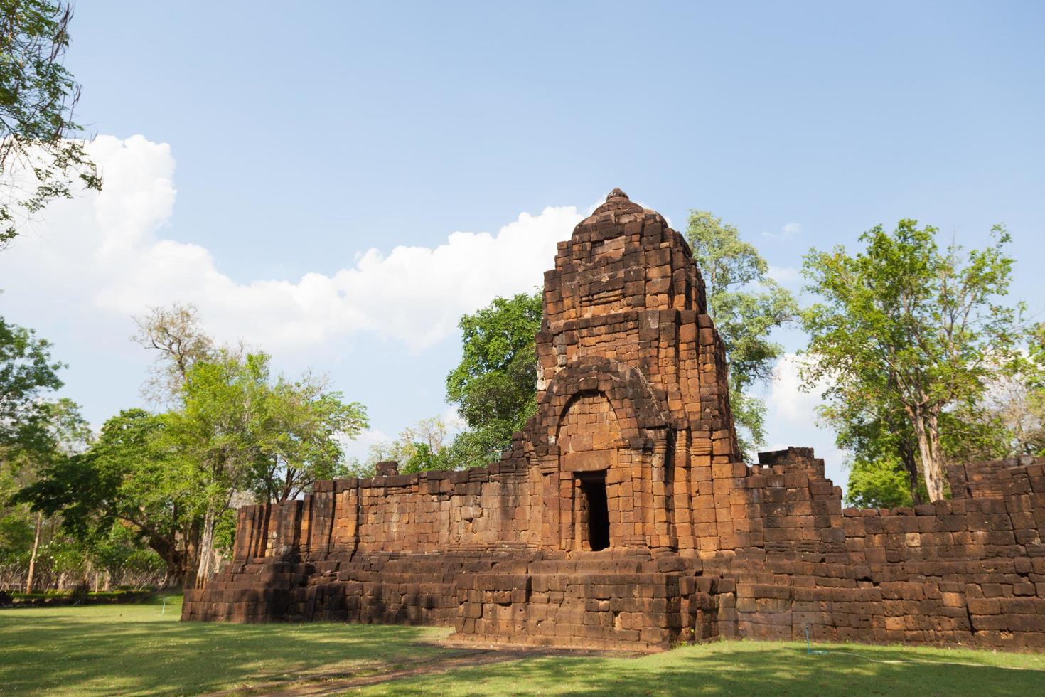 rovine di prasat muang tam in thailandia foto