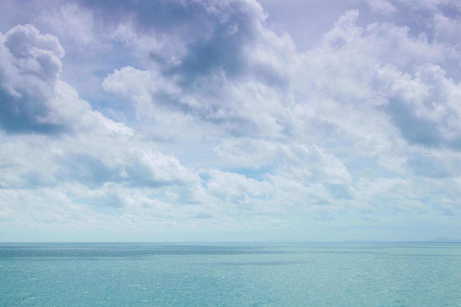 nuvole nel cielo e nel mare foto