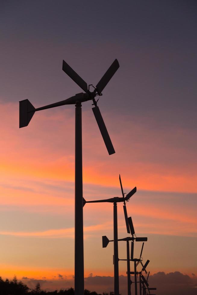 turbine eoliche che generano elettricità foto