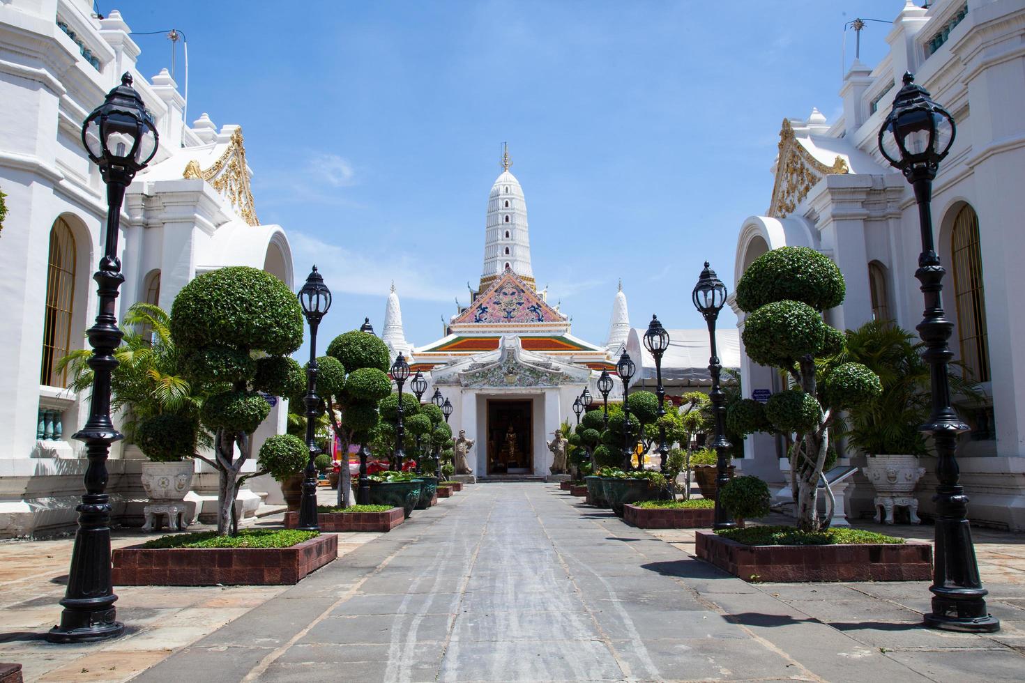 tempio bianco in thailandia foto