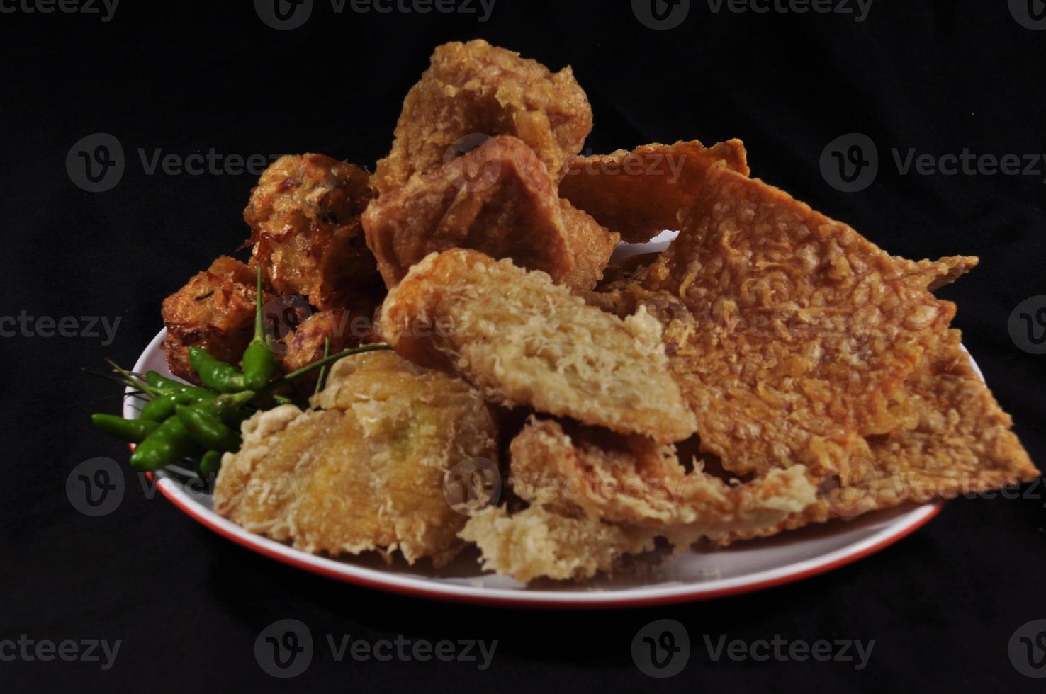 vario fritte Alimenti, fatto a partire dal Tempeh, tofu, bakwan, Banana e dolce Patata foto