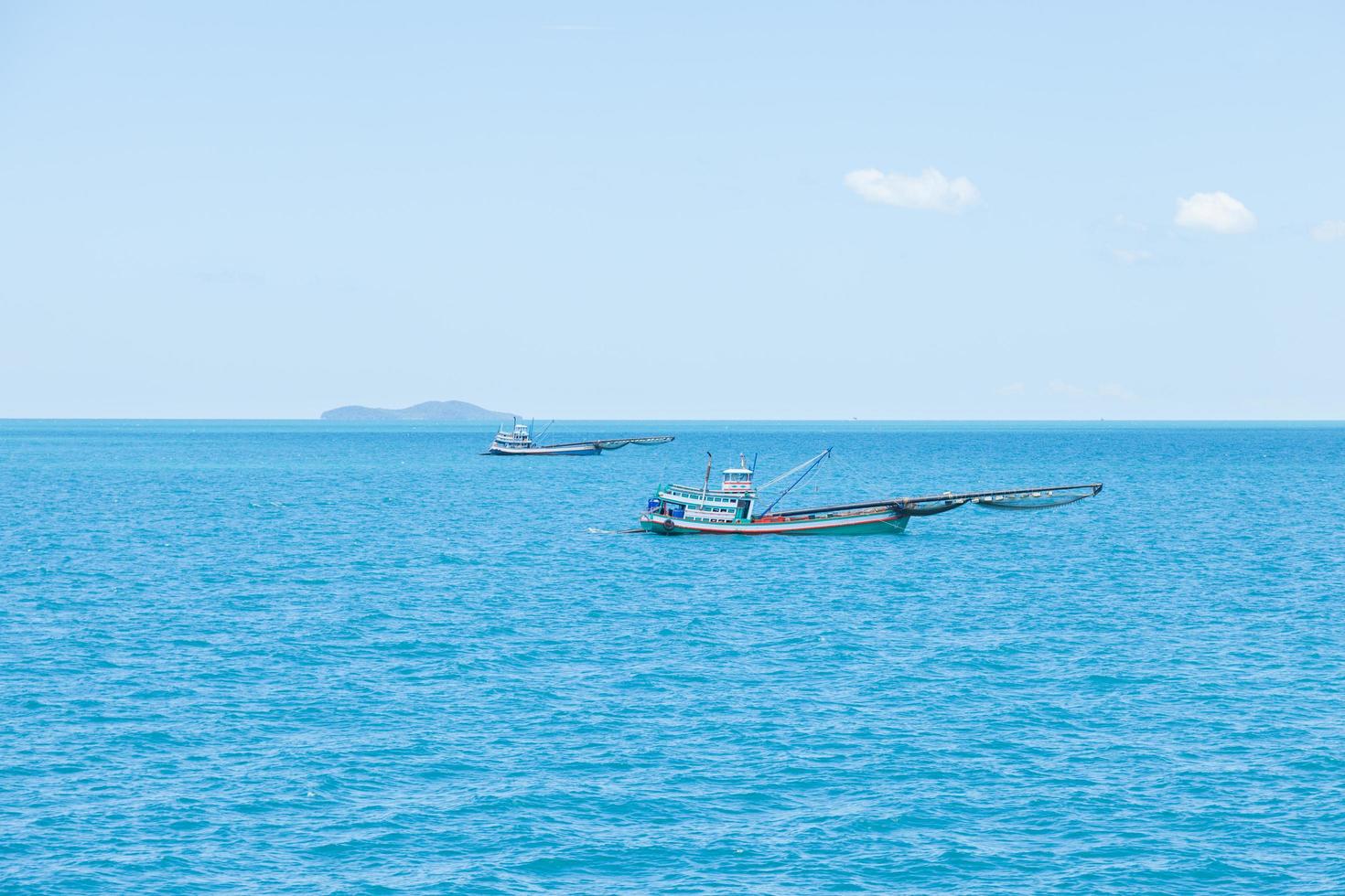 piccola barca da pesca in thailandia foto