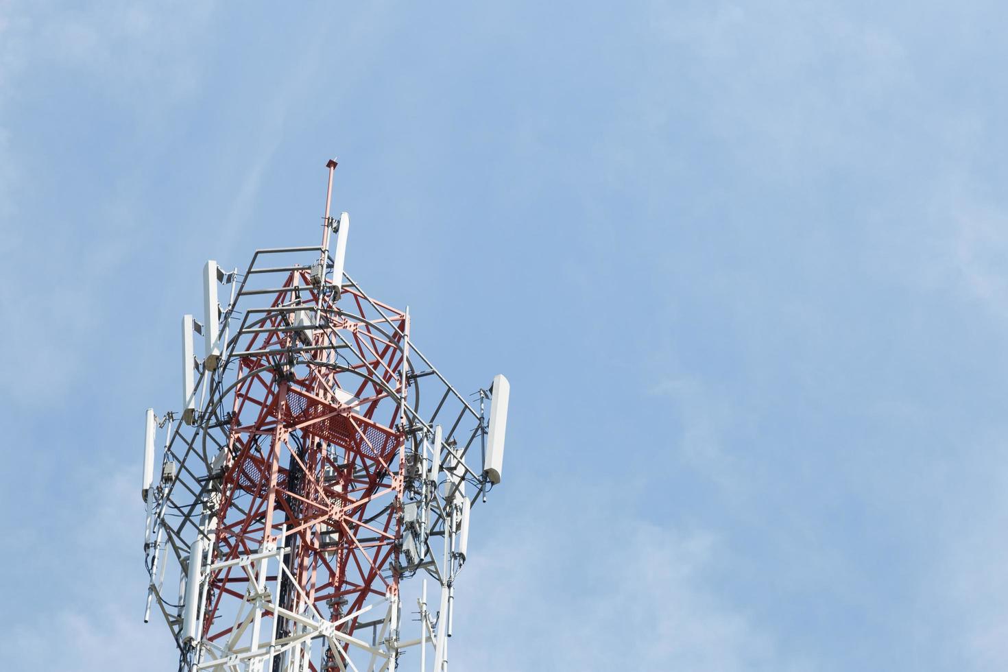 antenna per sistemi di telecomunicazione foto