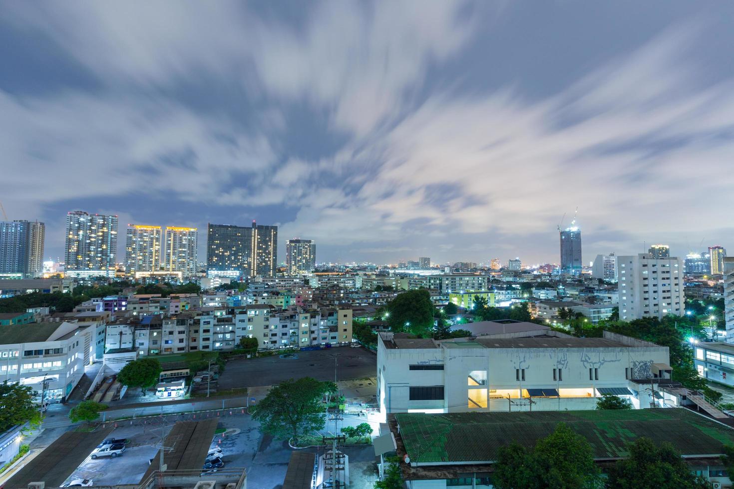 edifici a bangkok, in thailandia foto