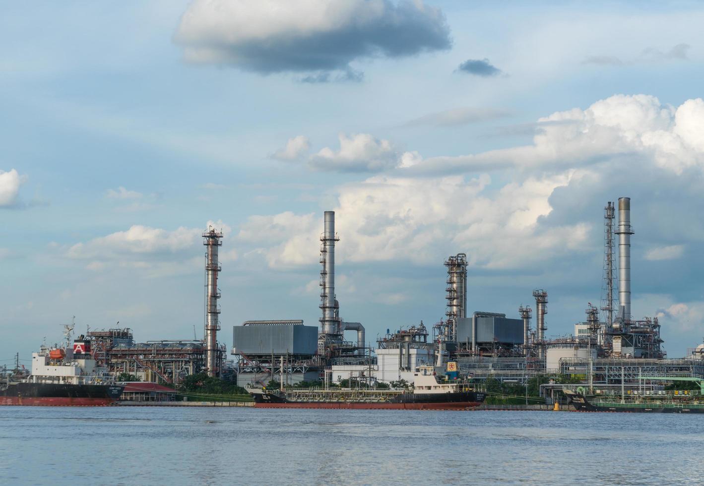 impianto di raffinazione del petrolio in thailandia foto