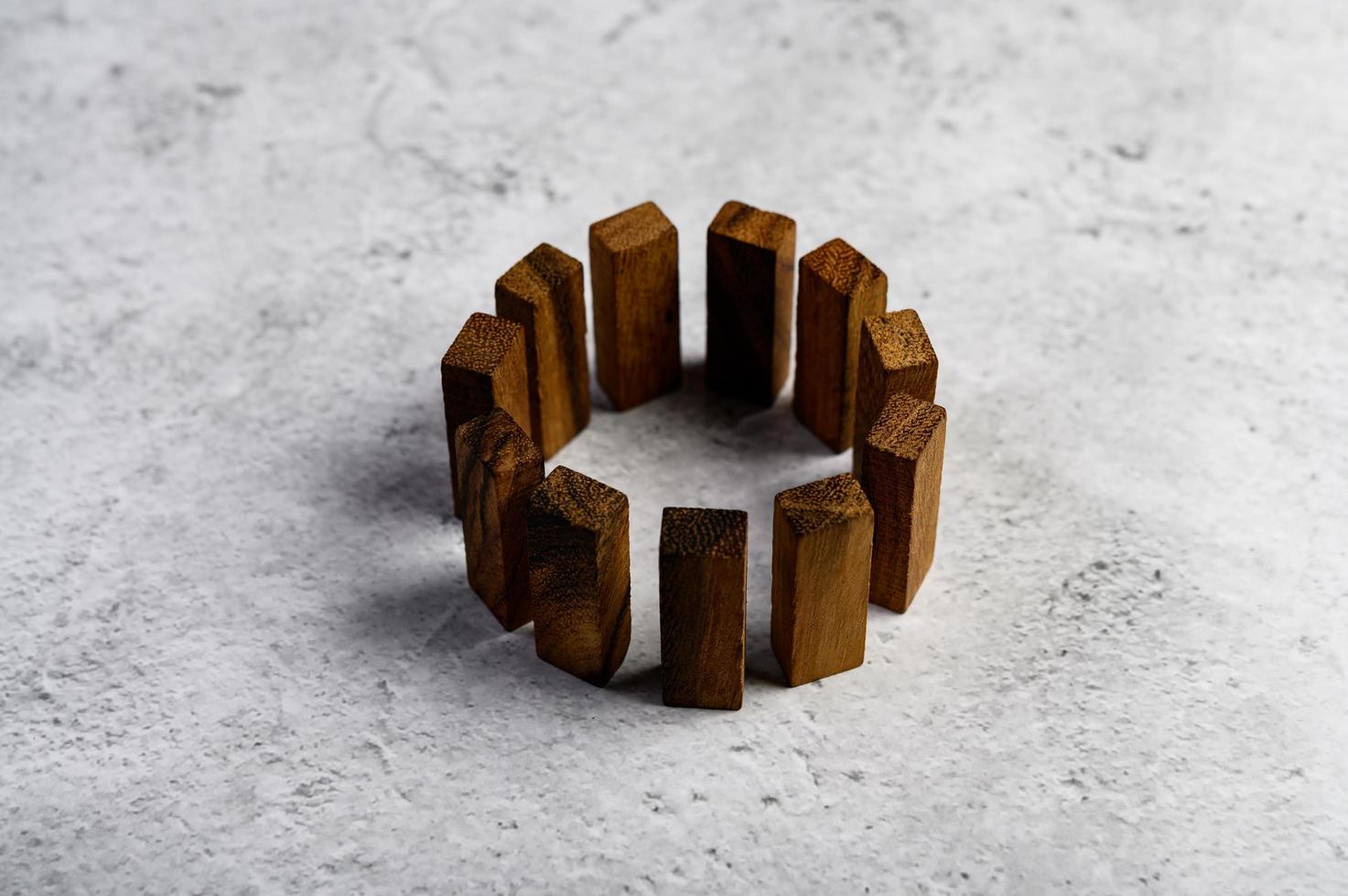 blocchi di legno, usati per i giochi di domino foto