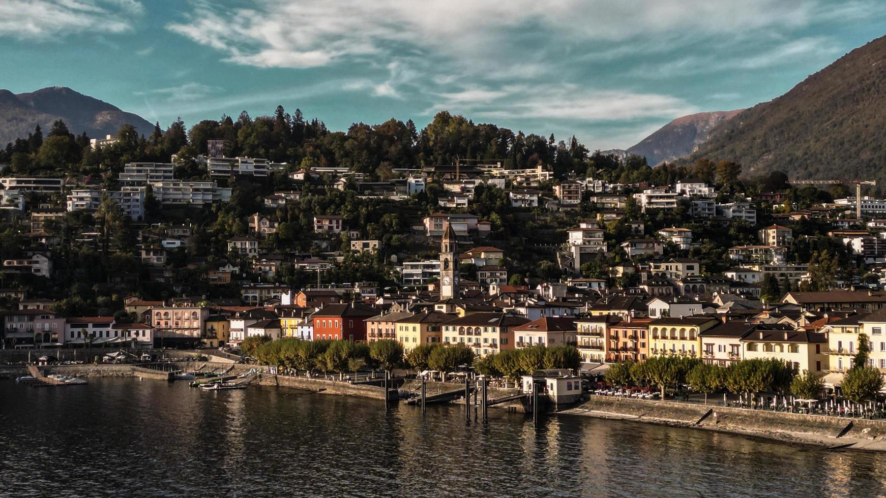 ascona , ticino , Swizerland , 2022 soleggiato giorno di ottobre Visualizza a partire dal il fuco foto