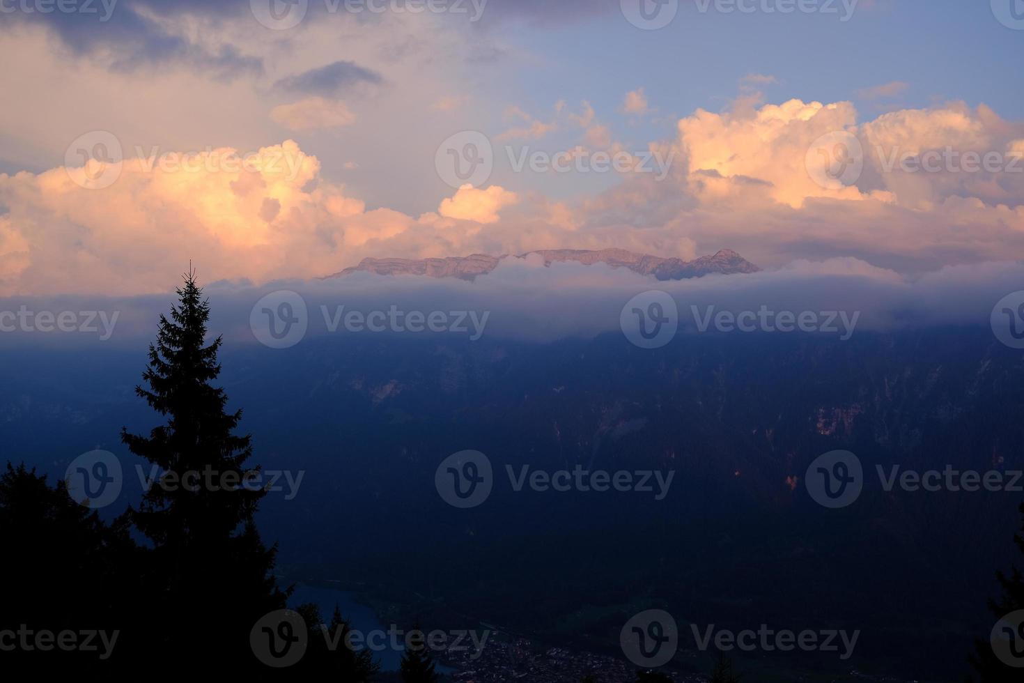 scenario di tramonto a interlaken a partire dal Più forte kulm Svizzera. foto