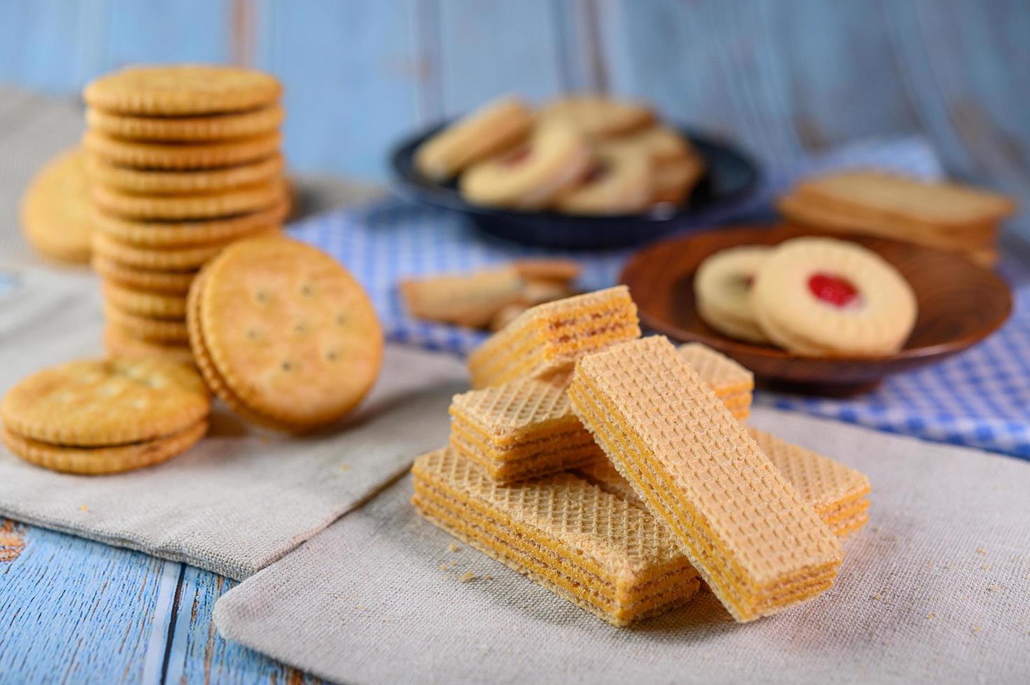 biscotti disposti su un panno foto