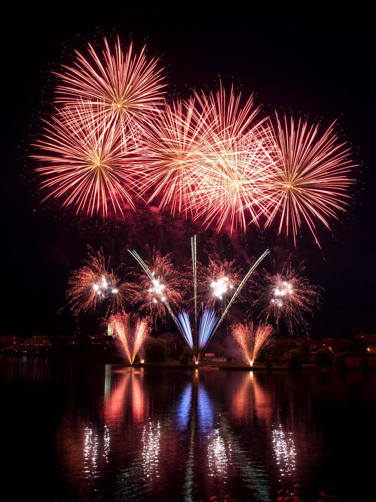 fuochi d'artificio rossi e blu foto