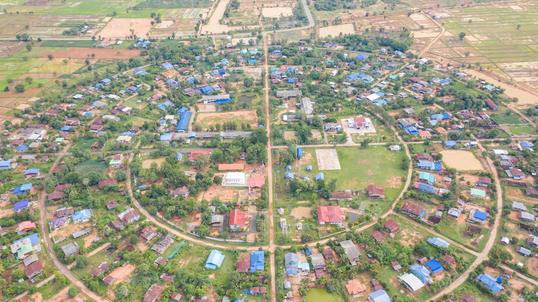 vista drone di un villaggio foto