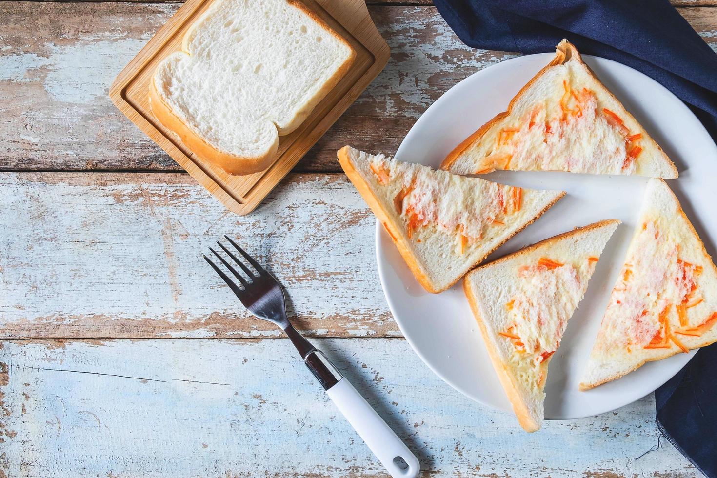 panini di pane sul tavolo foto