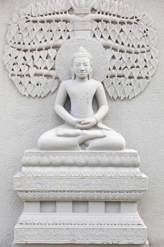 scultura in pietra di buddha in thailandia foto