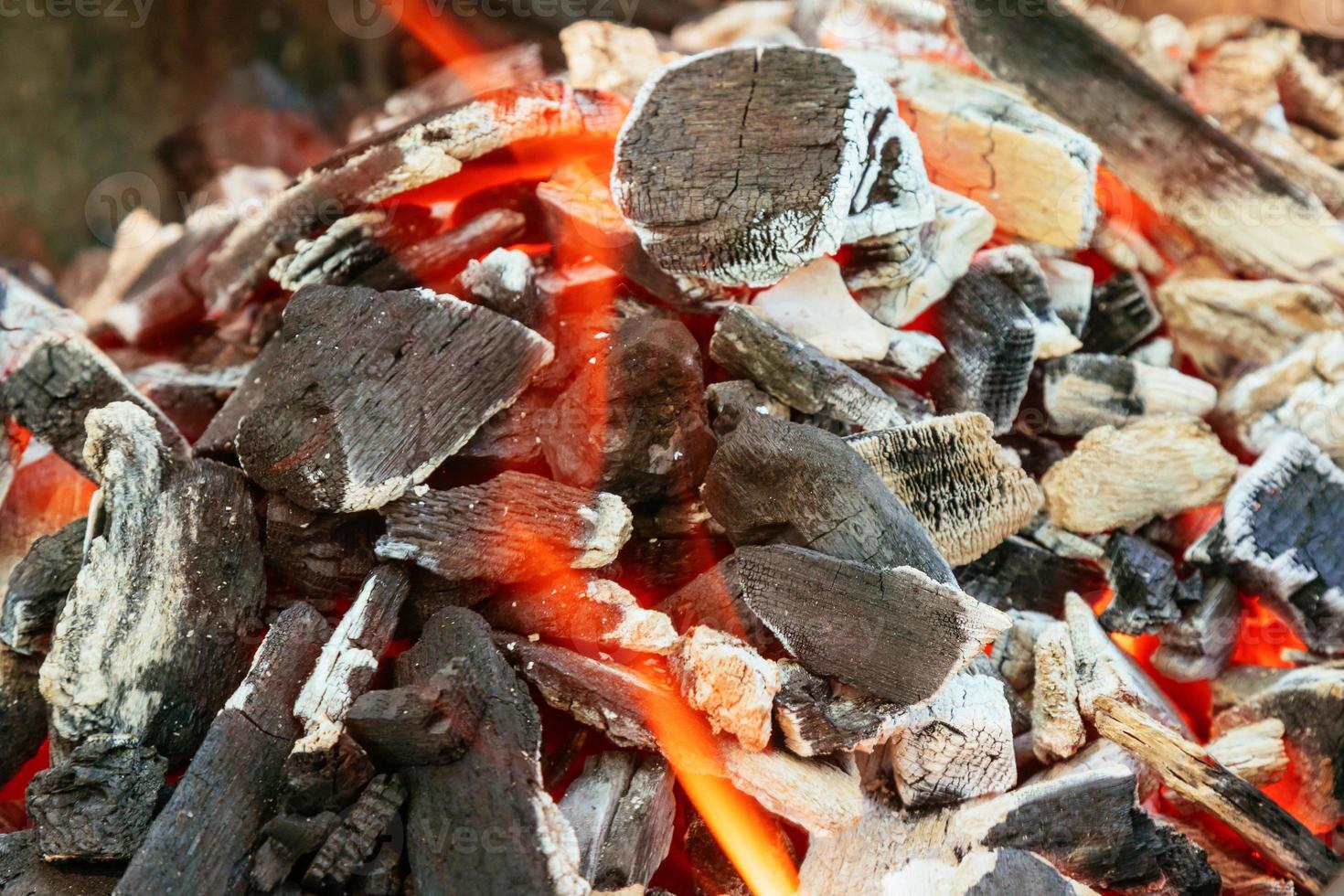 ardente carbone nel bbq avvicinamento foto