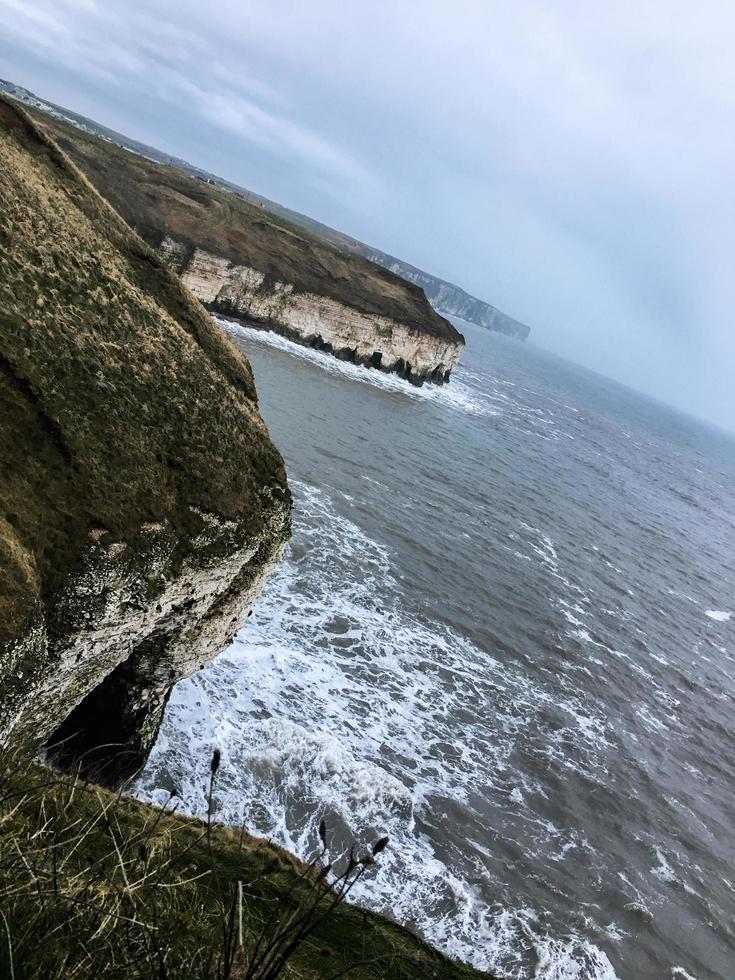 flamborough scogliere e il mare foto