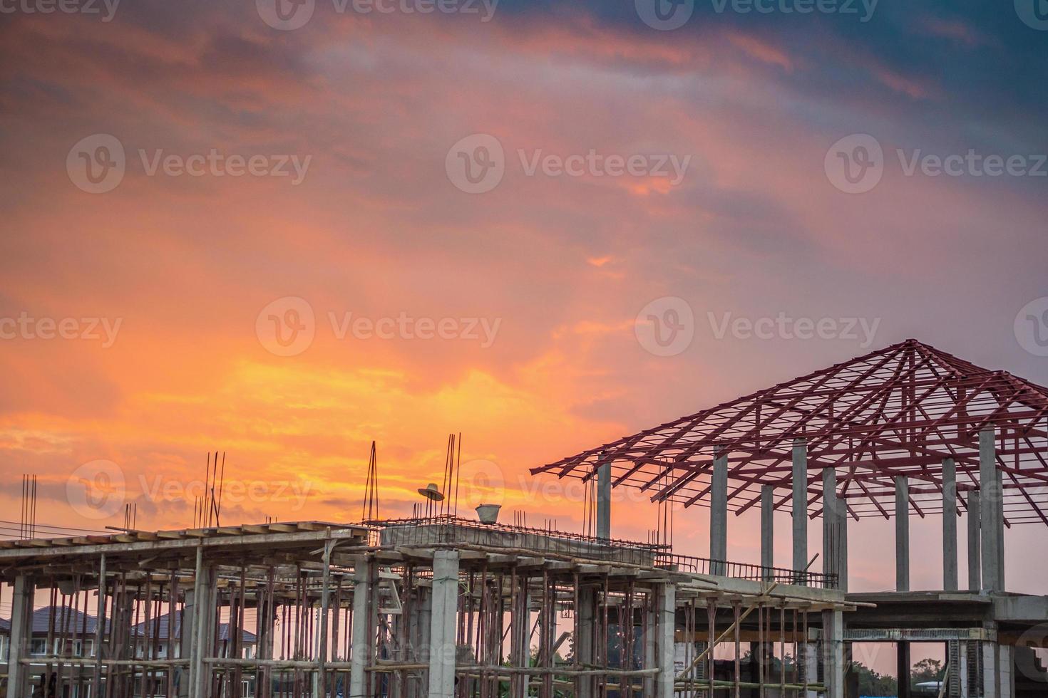 costruzione residenziale nuova casa in corso in cantiere foto