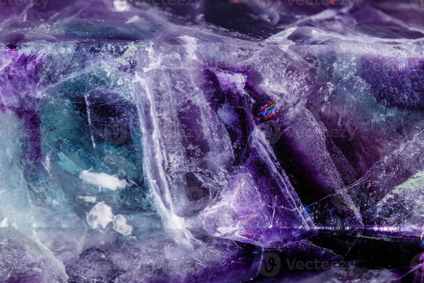 macro minerale pietra fluorite cristallo su un' nero sfondo foto