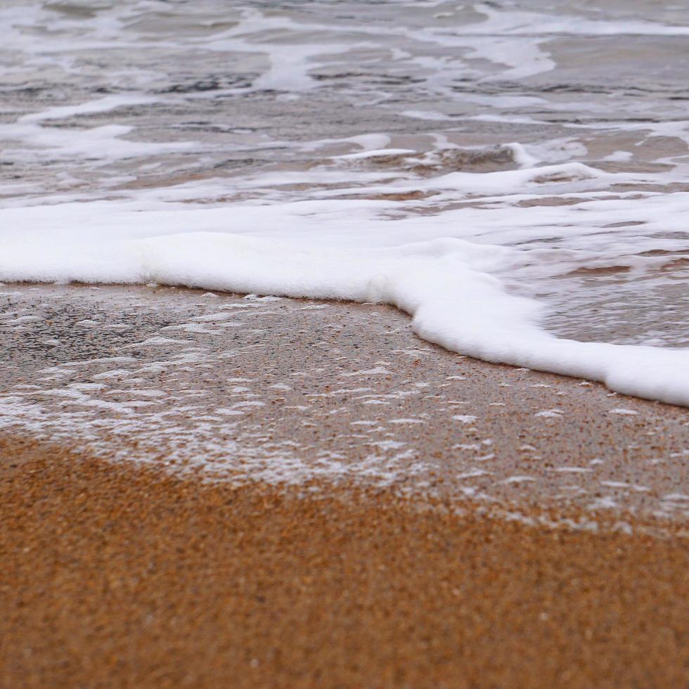 onde sulla spiaggia foto