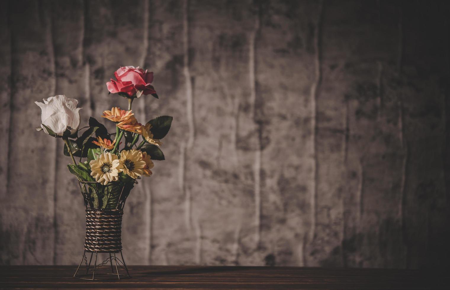 natura morta con vasi di fiori foto