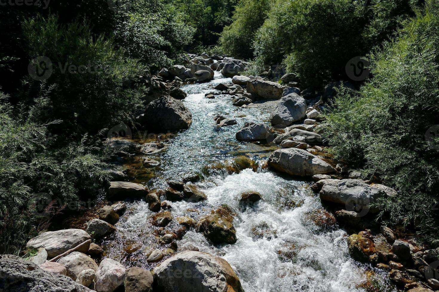 bellissimo paesaggio fluviale foto