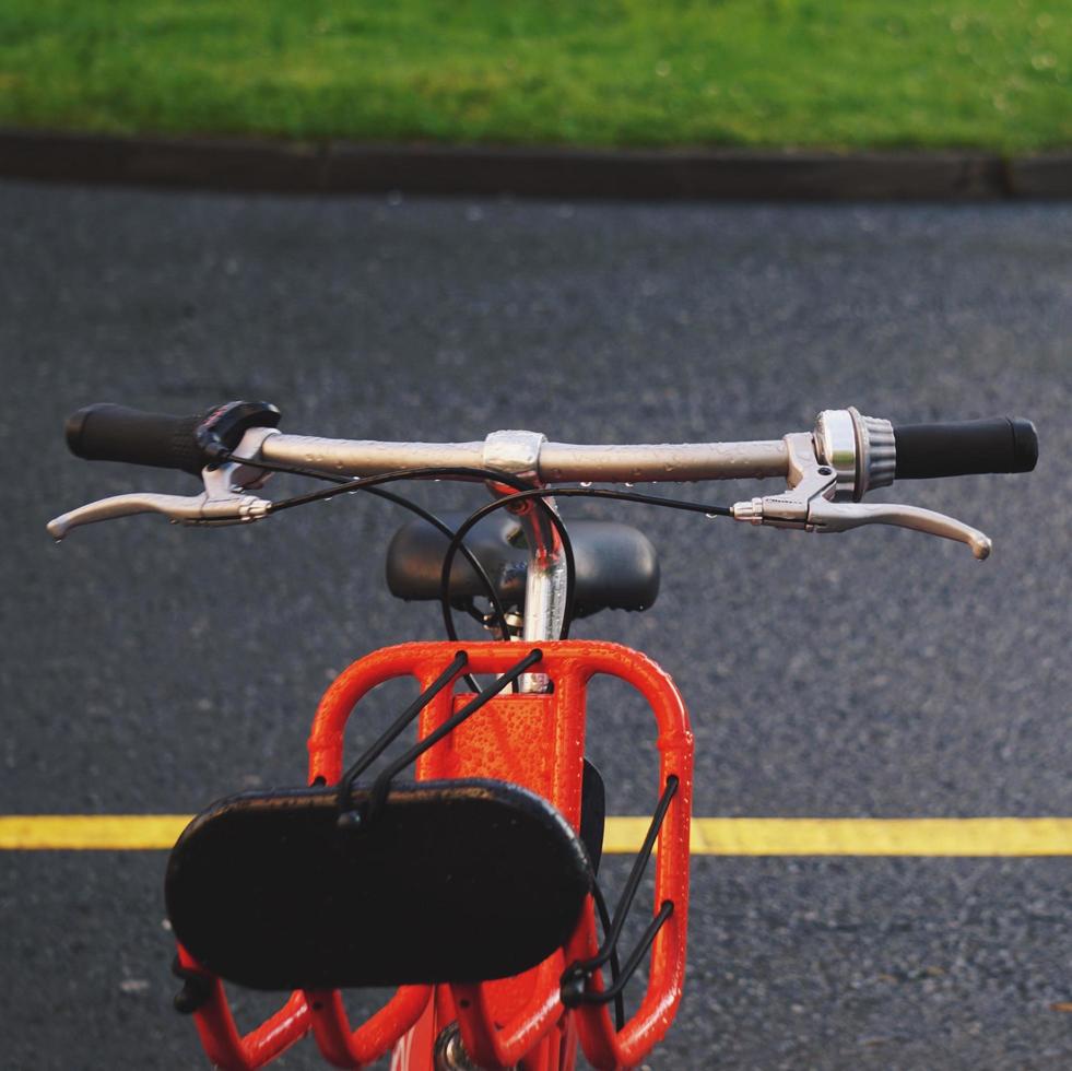 manubrio da bicicletta arancione foto