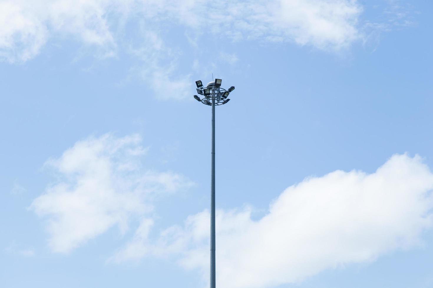 lampade su un palo della luce foto