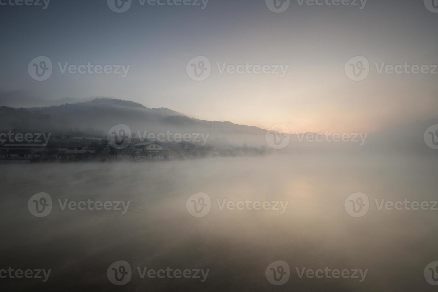 lunga esposizione del movimento della nebbia foto