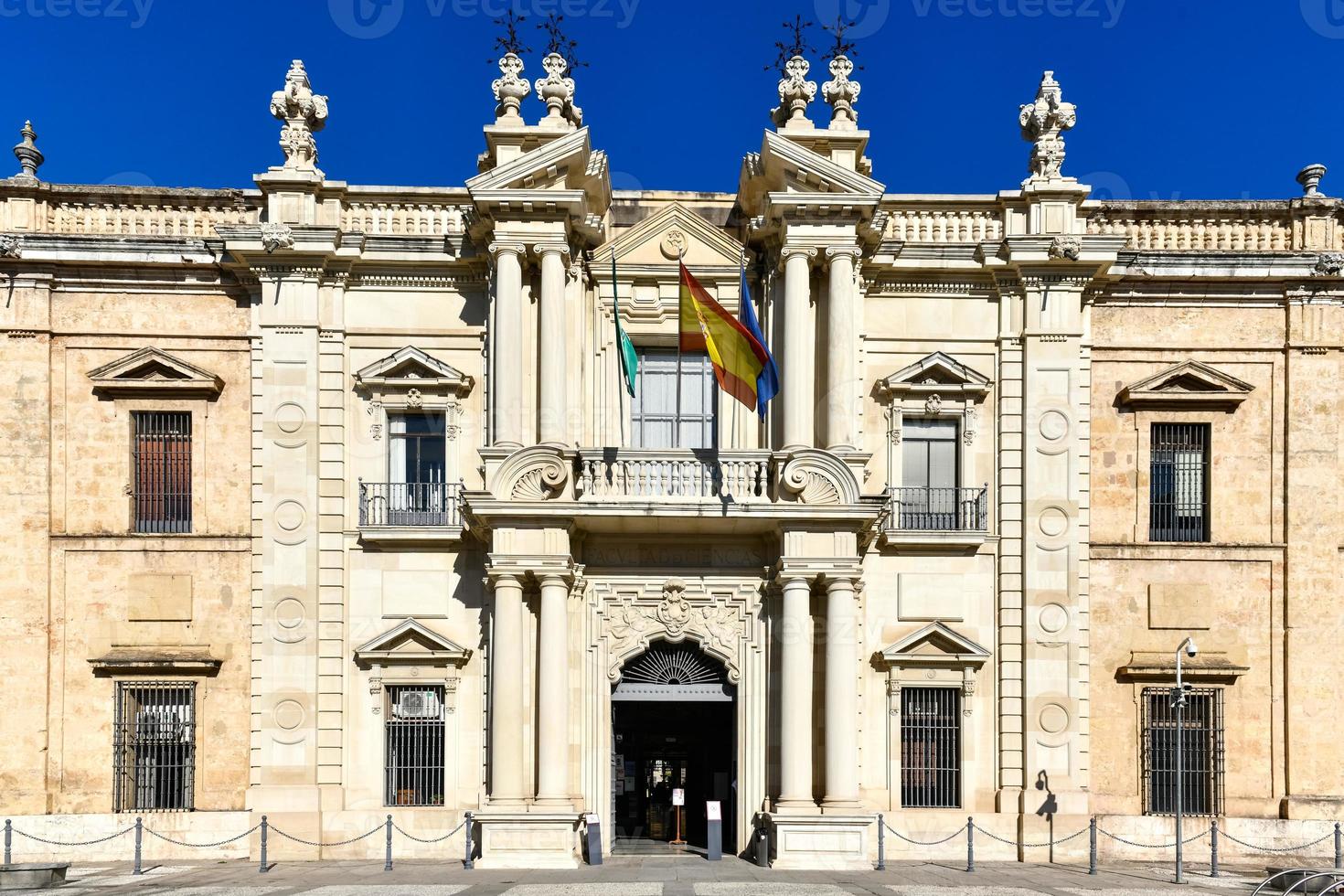 facciata di il Università di siviglia. il edificio di il rettorato di il Università di Siviglia, andalusia, nel il vecchio tabacco fabbrica. foto