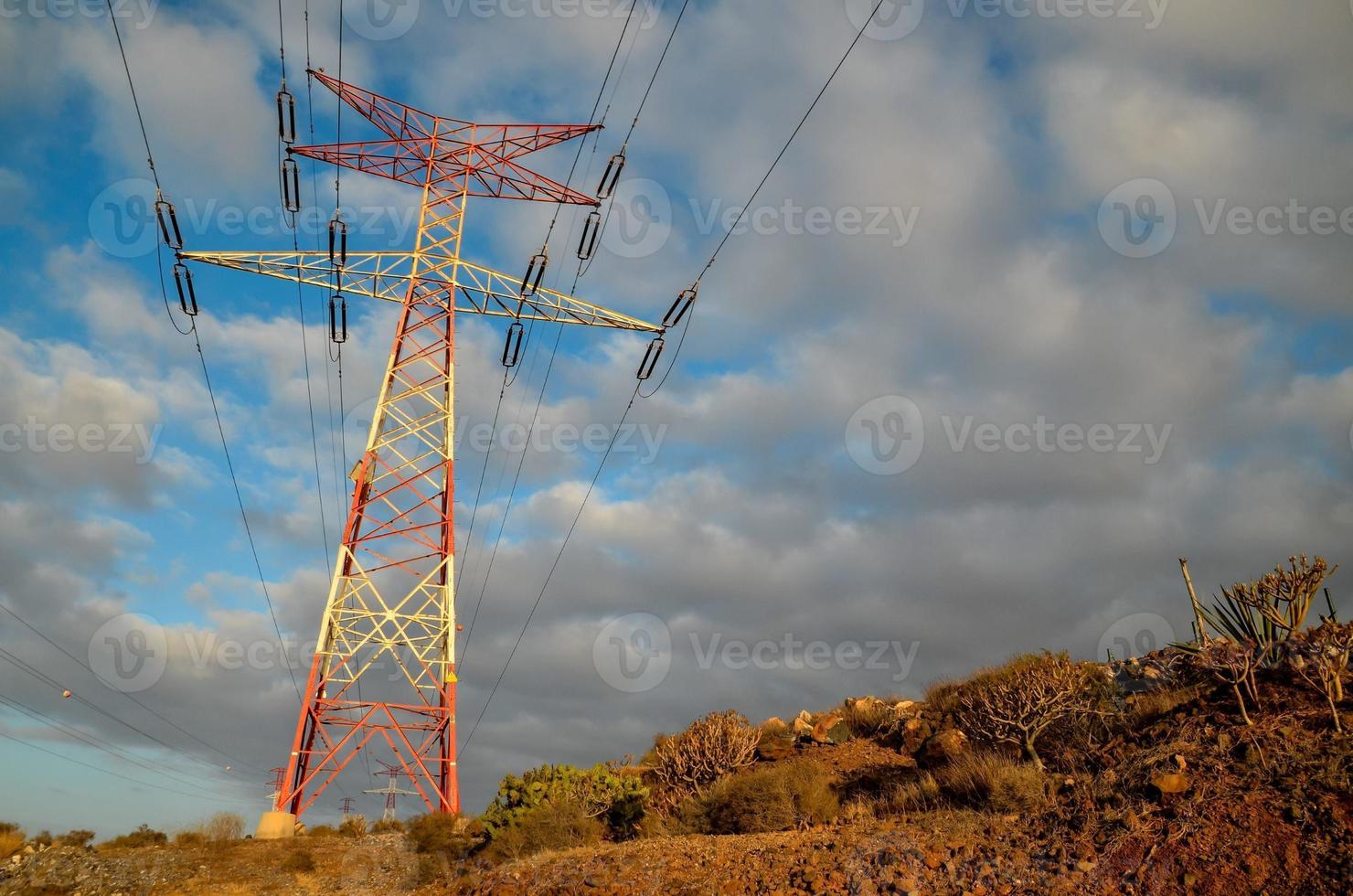 alto voltaggio elettrico linea foto