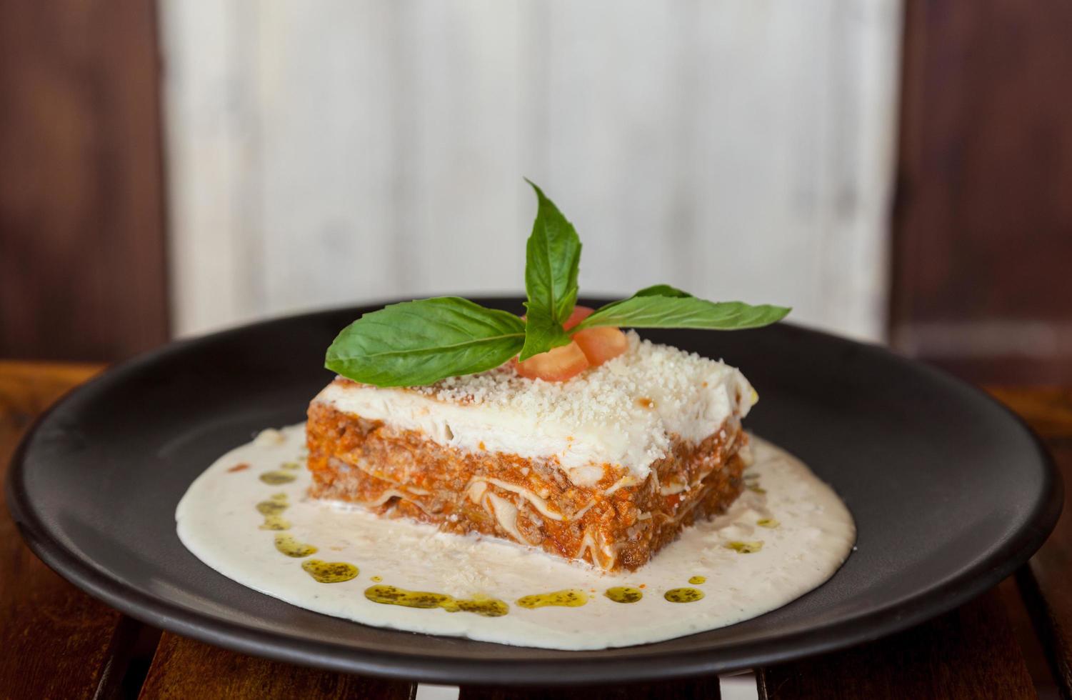 lasagne con carne e spinaci foto