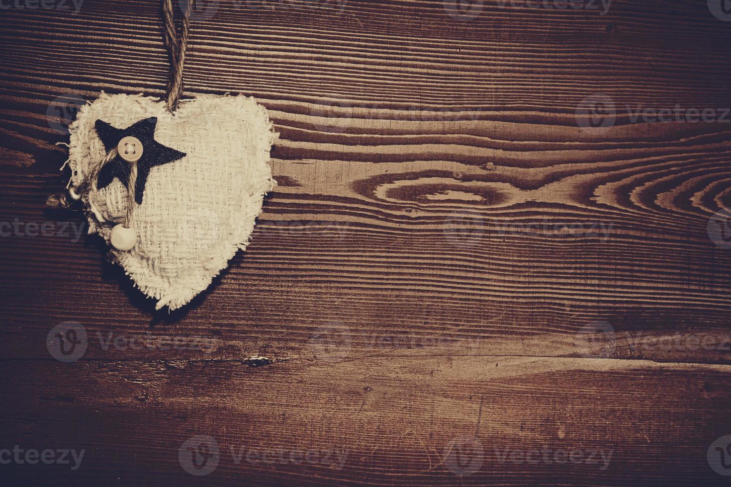 amore cuore su sfondo texture in legno foto